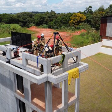Bombeiros do Paraná participam de competição internacional de salvamento em altura pela 1ª vez