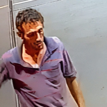 Homem suspeito de agressões e abuso sexual se apresenta à polícia em Sarandi