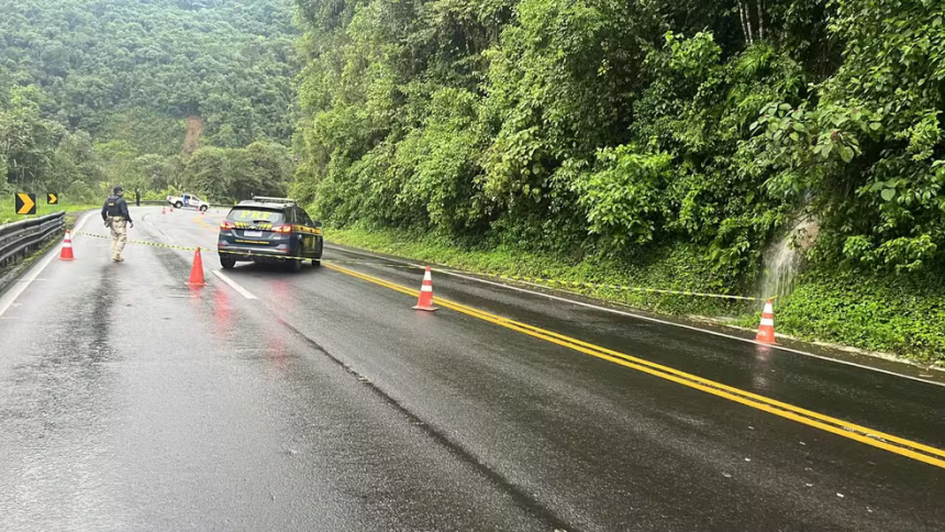 BR-277 é totalmente bloqueada após desmoronamento na Serra da Esperança em Guarapuava