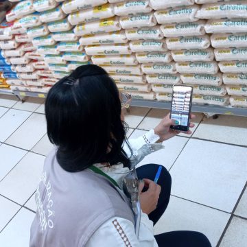 Procon de Sarandi notifica estabelecimentos comerciais sobre preço do arroz e divulga pesquisa
