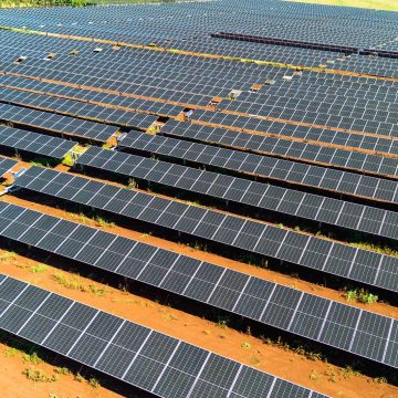 Usina com 9,7 mil placas solares já funciona em Sarandi; adesão ao projeto pode reduzir conta de energia