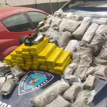 Mulher é presa por tráfico de drogas após denúncia de que seus filhos estavam sem agasalhos