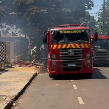 VÍDEO: Dois cachorros morrem carbonizados em incêndio em residência de Sarandi