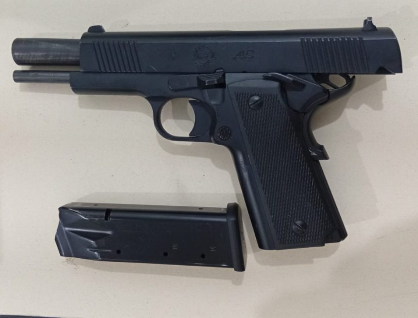homem-ameaca-pessoas-em-frente-a-boate-de-sarandi-e-e-preso-por-porte-ilegal-de-arma Homem ameaça pessoas em frente à boate de Sarandi e é preso por porte ilegal de arma