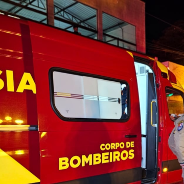 Homem esfaqueia duas pessoas em bar de Sarandi após tentar sair sem pagar a conta